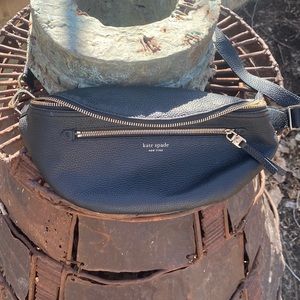 Incredible shoulder/crossbody/belt bag!